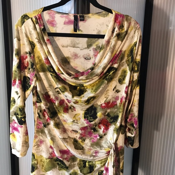 Floral tunic with slouch neck and side sash. - Picture 7 of 8
